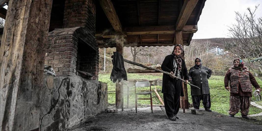 Annelerinden öğrendikleri tariflerle geleneği sürdürüyorlar: El emeğiyle pişiyor, kadınların geliri oluyor 4